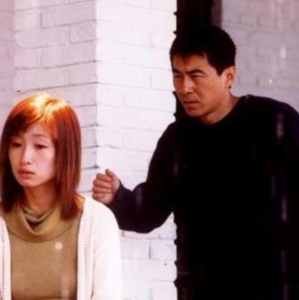 《泡菜爱上小龙虾》曝终极版海报 轮盘布局少见 2018-05-21 由阎维文担任总监制、虞军豪执导的美食喜剧电影《泡菜爱上小龙虾》定档6月15日登陆全国院线。